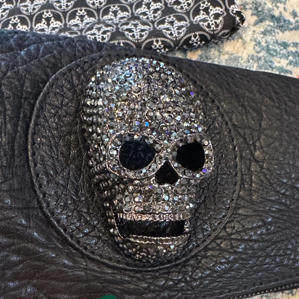 Thomas Wylde Black Textured Clutch with charcoal/pewter rhinestone skull - Picture 2 of 13